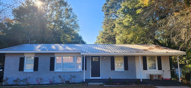 ranch-style home featuring a porch