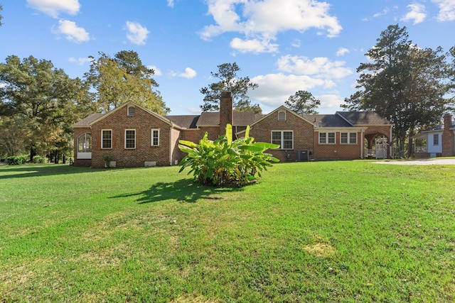 view of front facade with a front yard