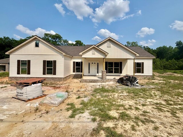 6161 Eddins Rd, Dothan, AL 36301 - view of front facade with a porch