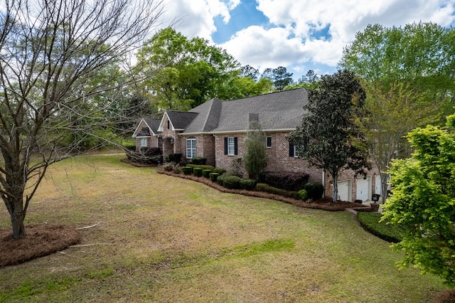 view of front of property featuring a front lawn and a garage