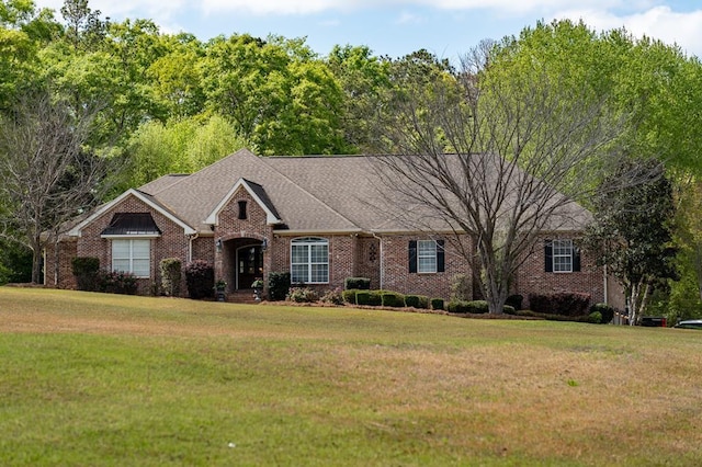 single story home with a front lawn