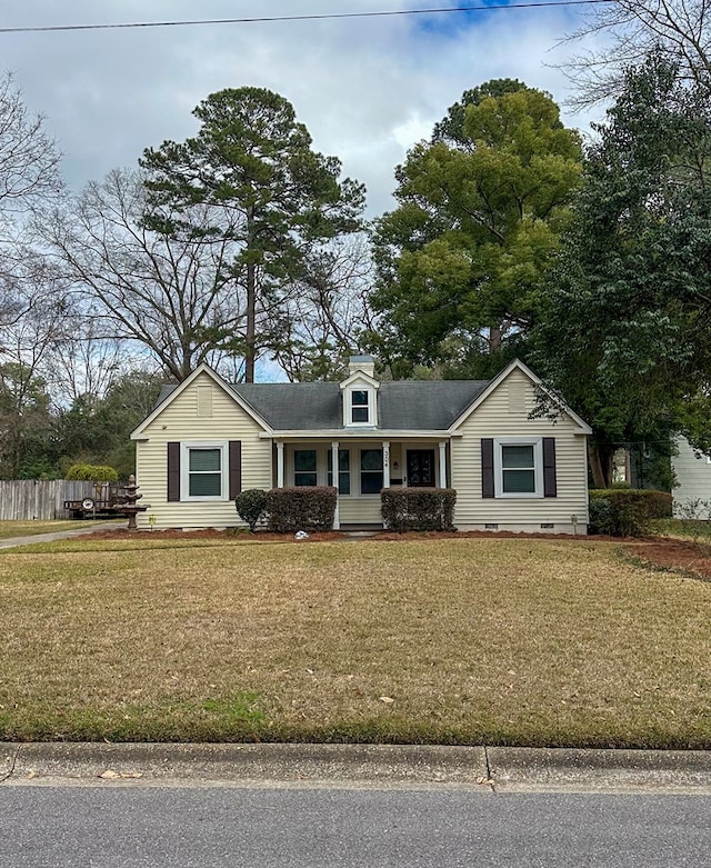 view of front facade featuring a front lawn, crawl space, and fence