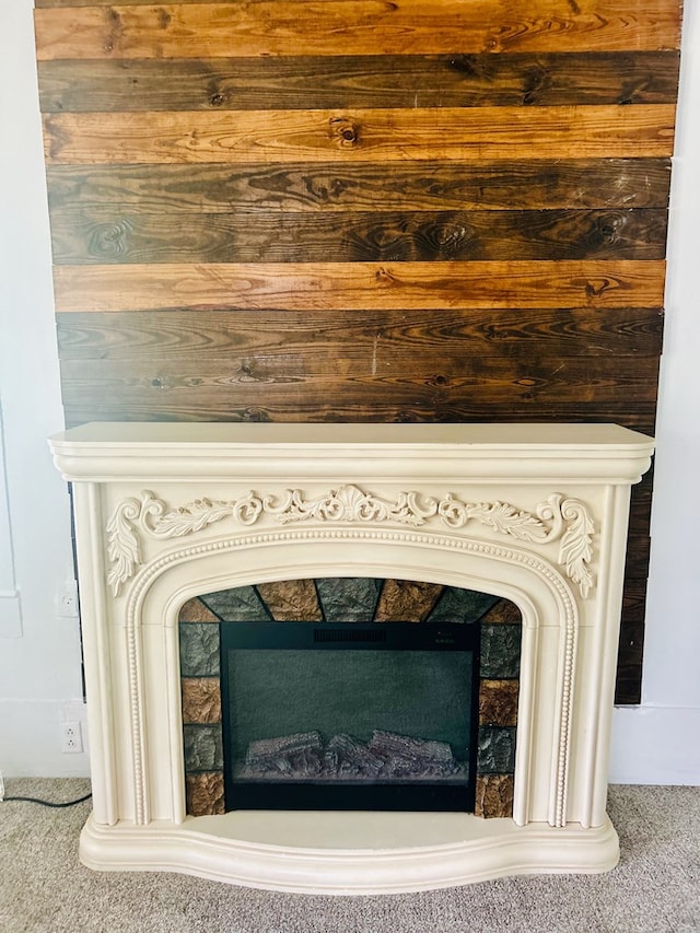 403 W Main St, Samson, AL 36477 - detailed view of a fireplace and carpet floors