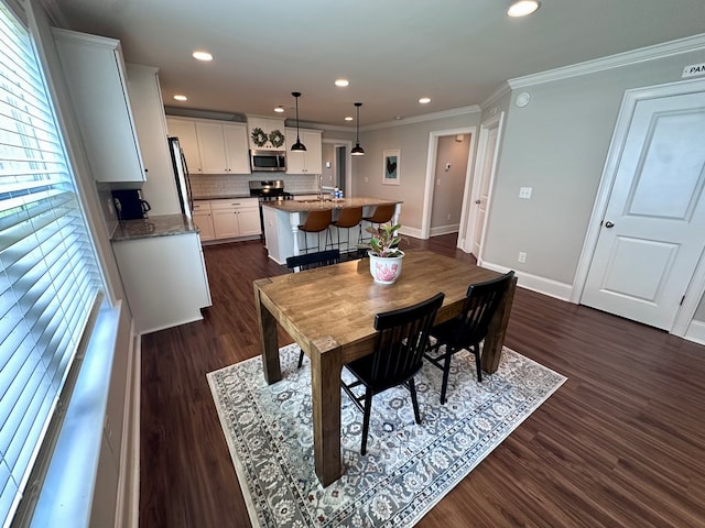 dining space featuring baseboards, ornamental molding, dark wood-style flooring, and recessed lighting