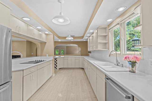 122 Greenview Cir, Dothan, AL 36301 - kitchen with stainless steel appliances, a sink, light countertops, hanging light fixtures, and light wood-type flooring