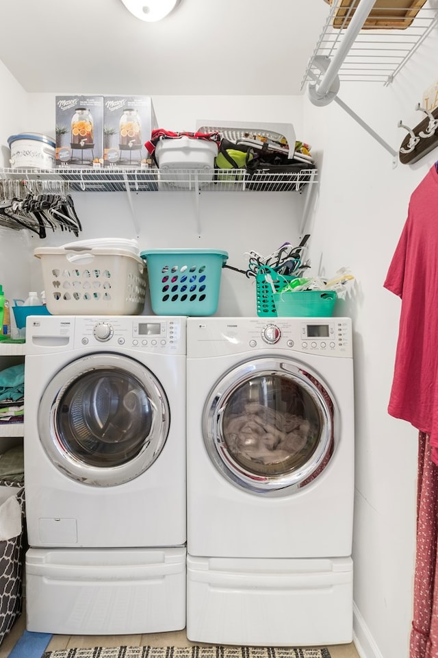 laundry room with washing machine and clothes dryer