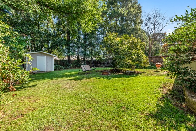 706 W Roxbury Rd, Dothan, AL 36305 - fenced backyard with a storage shed