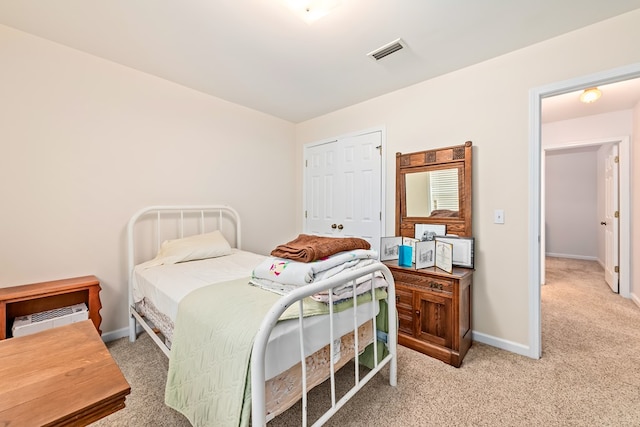 706 W Roxbury Rd, Dothan, AL 36305 - bedroom featuring light carpet and a closet