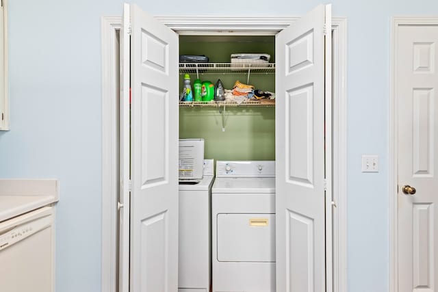 706 W Roxbury Rd, Dothan, AL 36305 - washroom featuring washing machine and clothes dryer