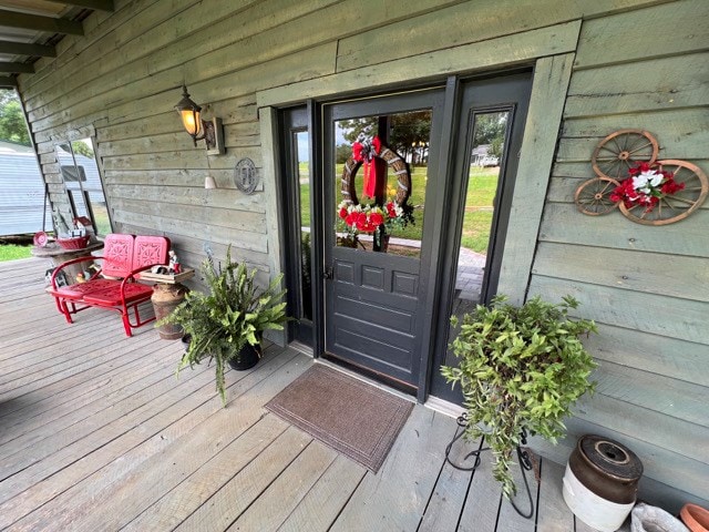 property entrance with covered porch