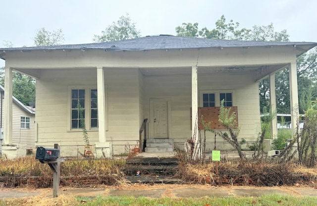 view of front of home with covered porch