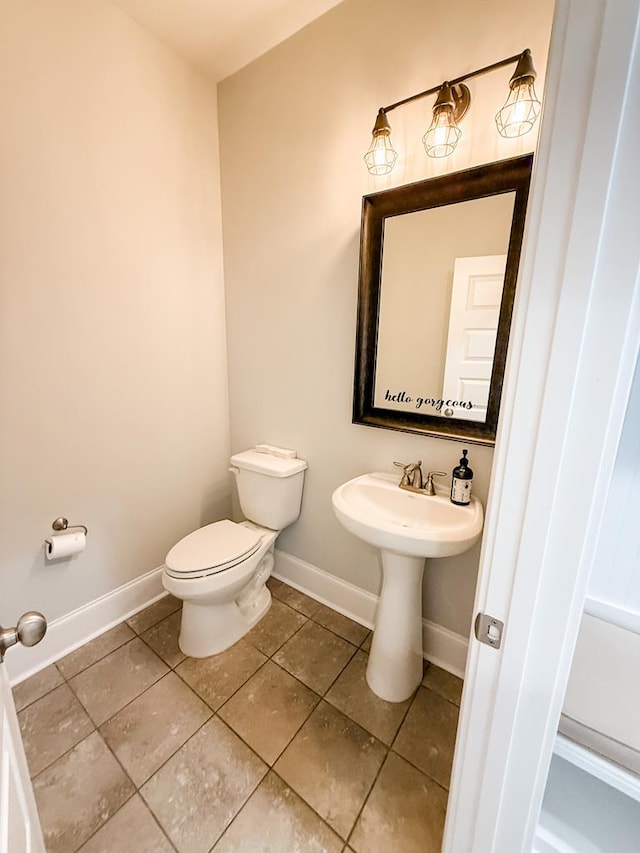 668 Charleston Mills Dr, Dothan, AL 36350 - bathroom featuring baseboards and tile patterned flooring