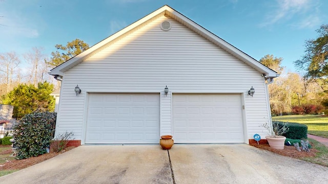 view of detached garage