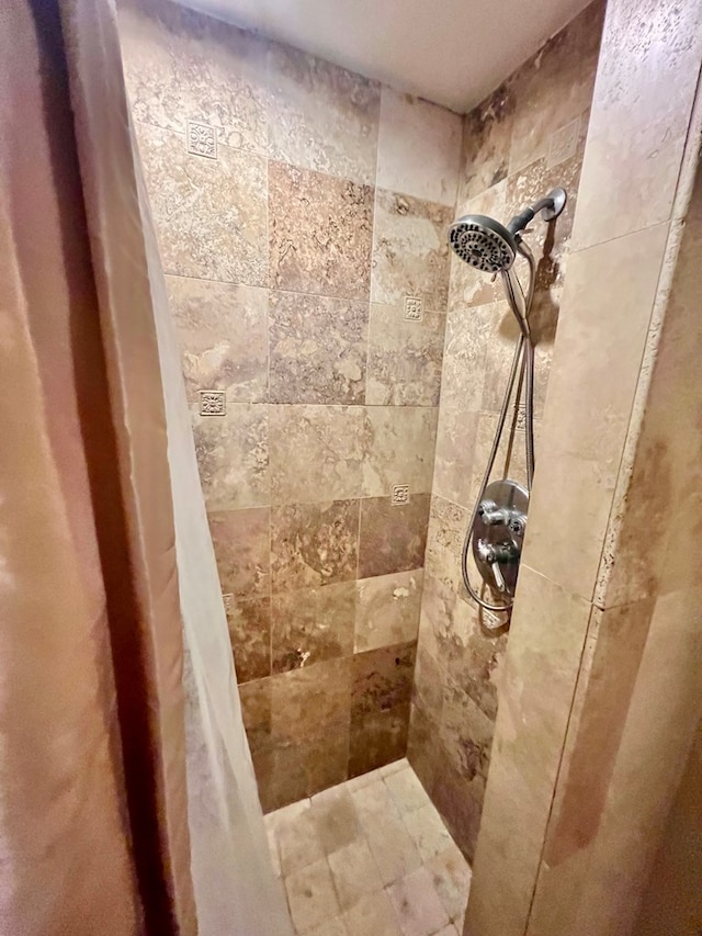 1503 Buena Vista Dr, Dothan, AL 36303 - full bath featuring a tile shower