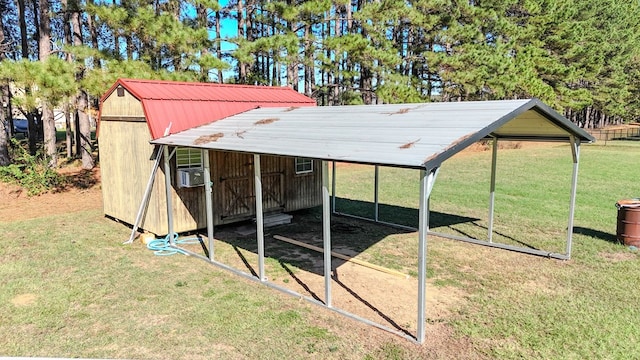 view of outbuilding with a carport, cooling unit, and a lawn