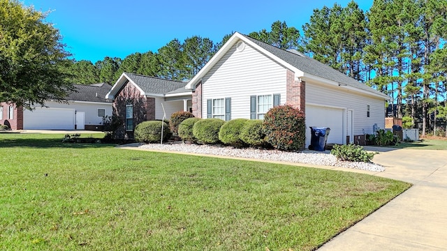 view of front facade featuring a front yard