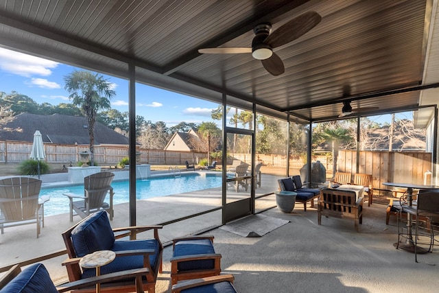 sunroom / solarium featuring ceiling fan