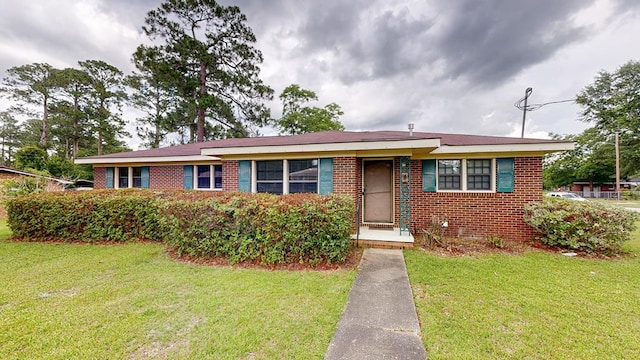 505 Massee Dr, Dothan, AL 36301 - view of front facade featuring brick siding and a front yard