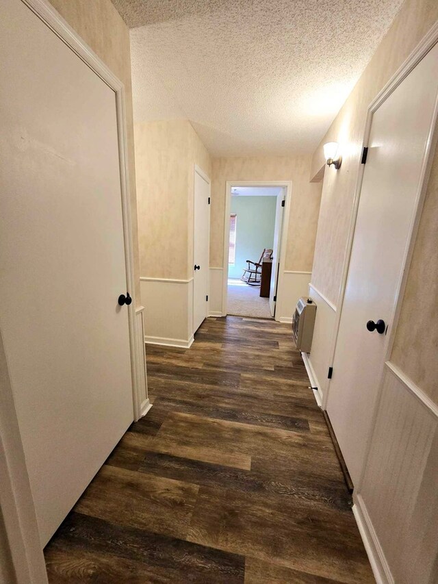653 Honeysuckle Hills Rd, Ozark, AL 36360 - hallway featuring dark wood-style floors and a textured ceiling