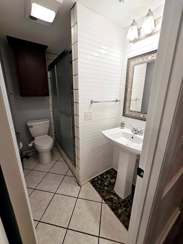 653 Honeysuckle Hills Rd, Ozark, AL 36360 - full bath with toilet, tile patterned floors, and a stall shower