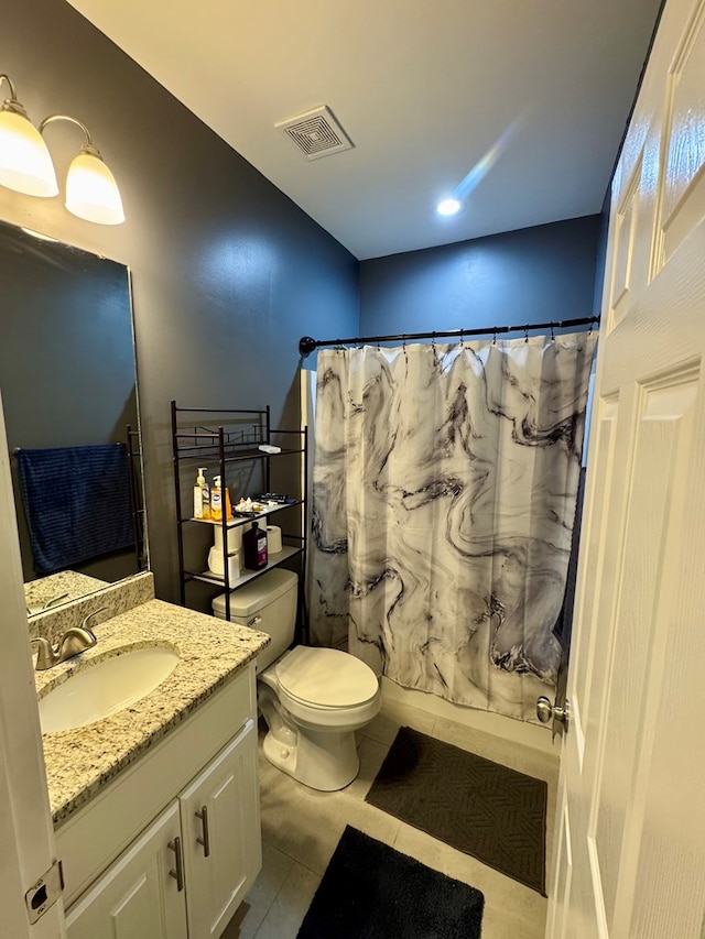 full bathroom with visible vents, curtained shower, vanity, and toilet