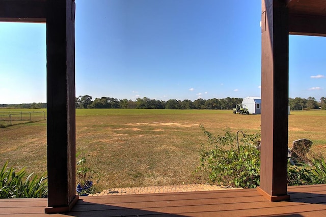 view of yard featuring a rural view