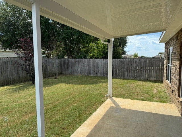 view of yard featuring a patio