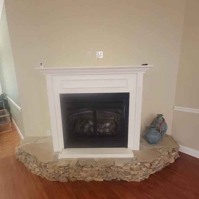 6325 State Highway 95, Abbeville, AL 36310 - detailed view of a fireplace with raised hearth and wood finished floors