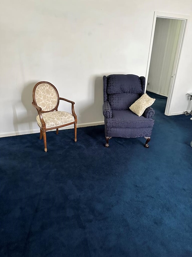 living area with carpet flooring and baseboards