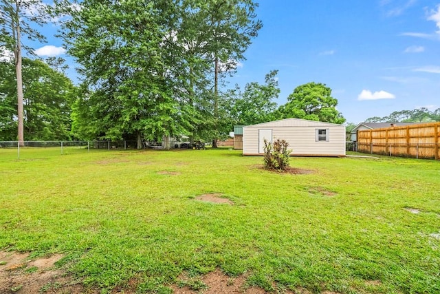 702 Highland St, Dothan, AL 36301 - view of yard featuring an outbuilding