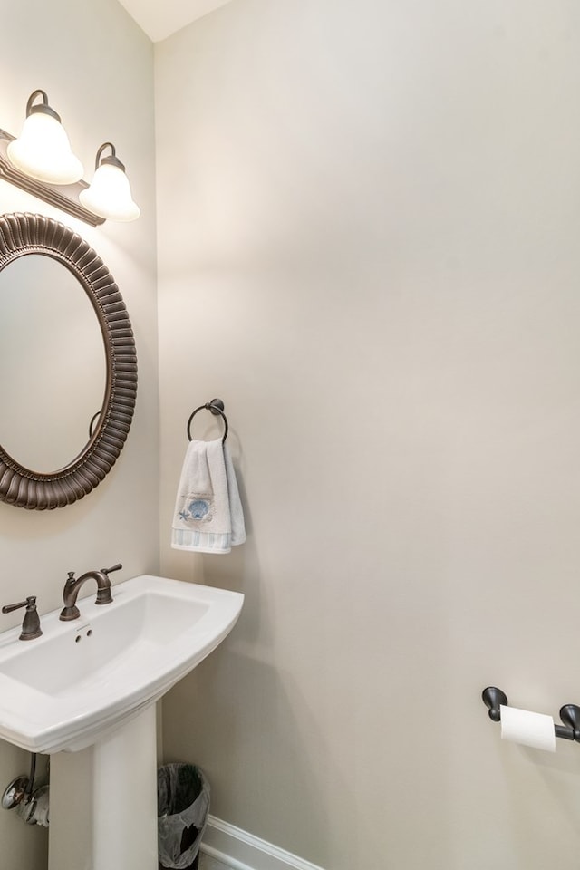 465 Choc Hill Rd, Dothan, AL 36303 - bathroom with a sink and baseboards