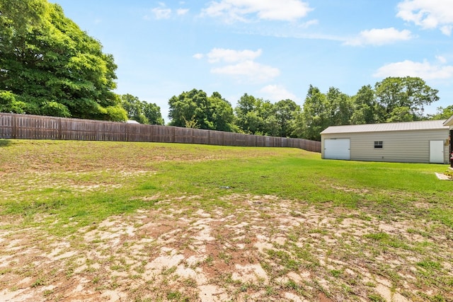 465 Choc Hill Rd, Dothan, AL 36303 - fenced backyard featuring an outbuilding