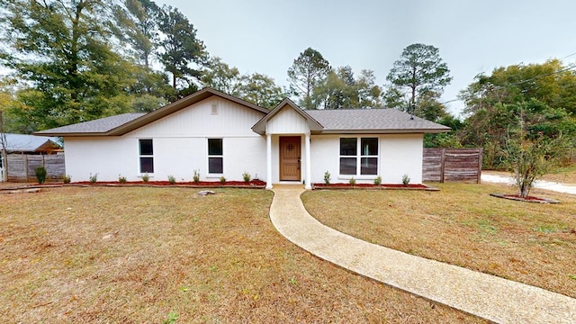 view of front of home featuring a front lawn