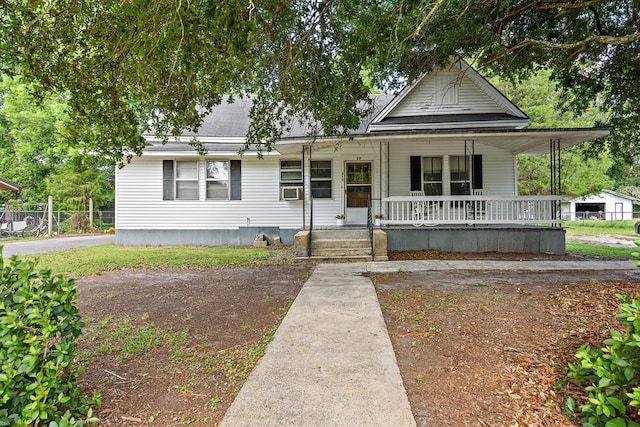 217 S S Greenwood St, Geneva, AL 36340 - view of front of property with a porch