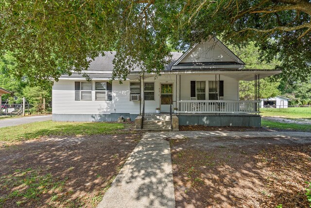 217 S S Greenwood St, Geneva, AL 36340 - view of front facade featuring a porch and cooling unit