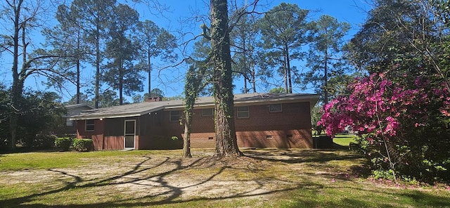 1109 Sumter St, Dothan, AL 36301 - rear view of property with a lawn and crawl space