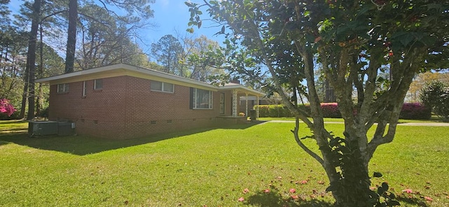1109 Sumter St, Dothan, AL 36301 - view of side of property with crawl space, a yard, and brick siding