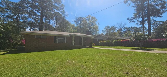 1109 Sumter St, Dothan, AL 36301 - view of side of property with crawl space, concrete driveway, and a yard