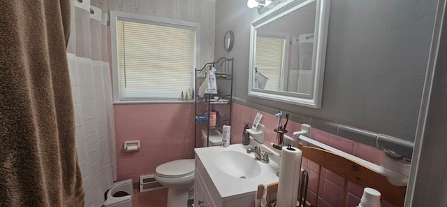 1109 Sumter St, Dothan, AL 36301 - full bath featuring vanity, tile walls, a shower with curtain, and a wainscoted wall
