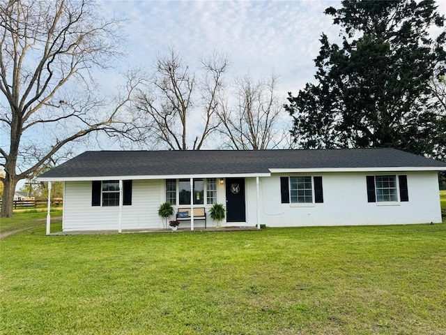 single story home featuring a front yard