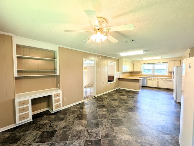 602 Cobb Rd, Dothan, AL 36301 - kitchen featuring freestanding refrigerator, stainless steel dishwasher, a ceiling fan, a textured ceiling, and a peninsula