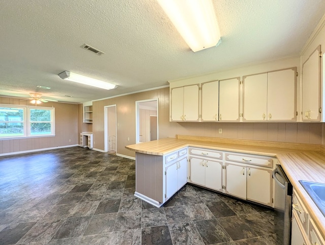 602 Cobb Rd, Dothan, AL 36301 - kitchen with a peninsula, stainless steel dishwasher, light countertops, open floor plan, and a textured ceiling