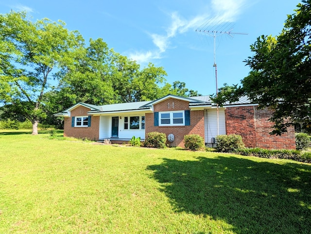 602 Cobb Rd, Dothan, AL 36301 - single story home featuring a front lawn and brick siding