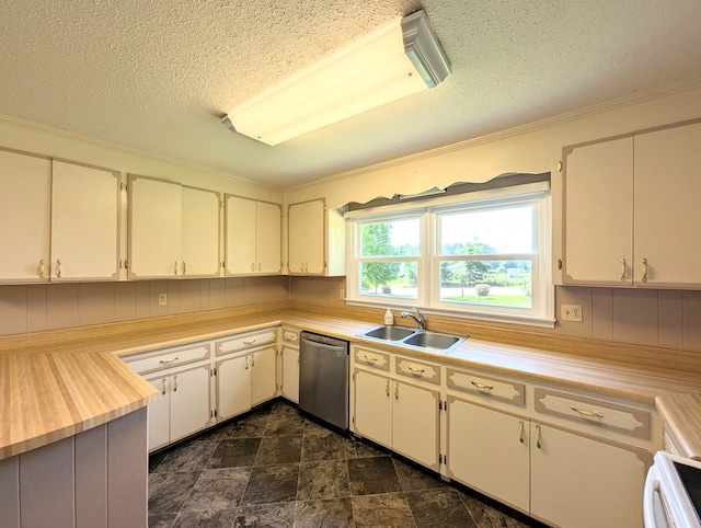 602 Cobb Rd, Dothan, AL 36301 - kitchen with stainless steel dishwasher, light countertops, a textured ceiling, stove, and crown molding