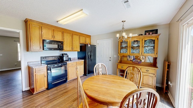 284 Alec Cir, Ozark, AL 36360 - kitchen featuring black appliances, a chandelier, light countertops, light wood-style floors, and a textured ceiling