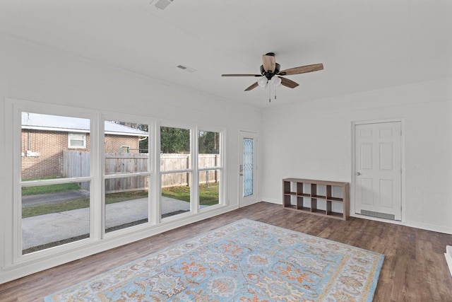 empty room featuring dark hardwood / wood-style floors and ceiling fan