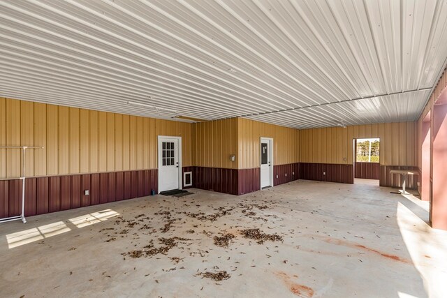 empty room featuring concrete flooring