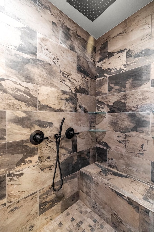 bathroom featuring tiled shower