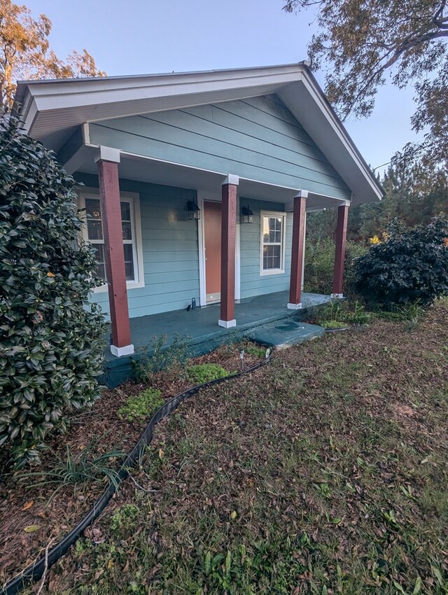 view of front of home with covered porch