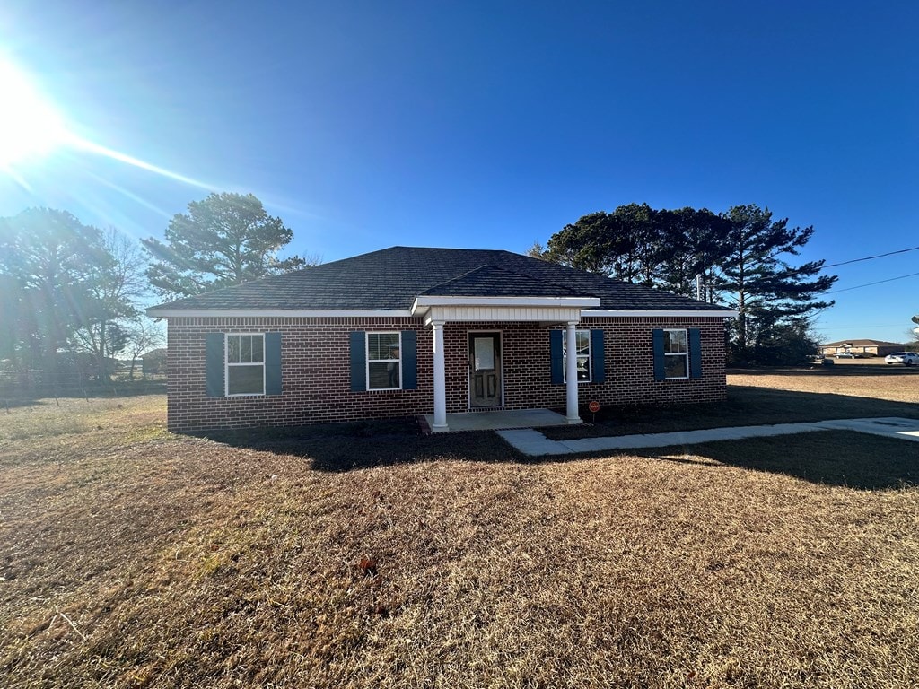 view of front of property with a front lawn